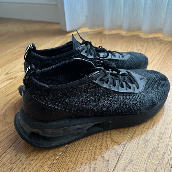 Men’s Nike Flyknit size 10 sneakers - Picture 5 of 5